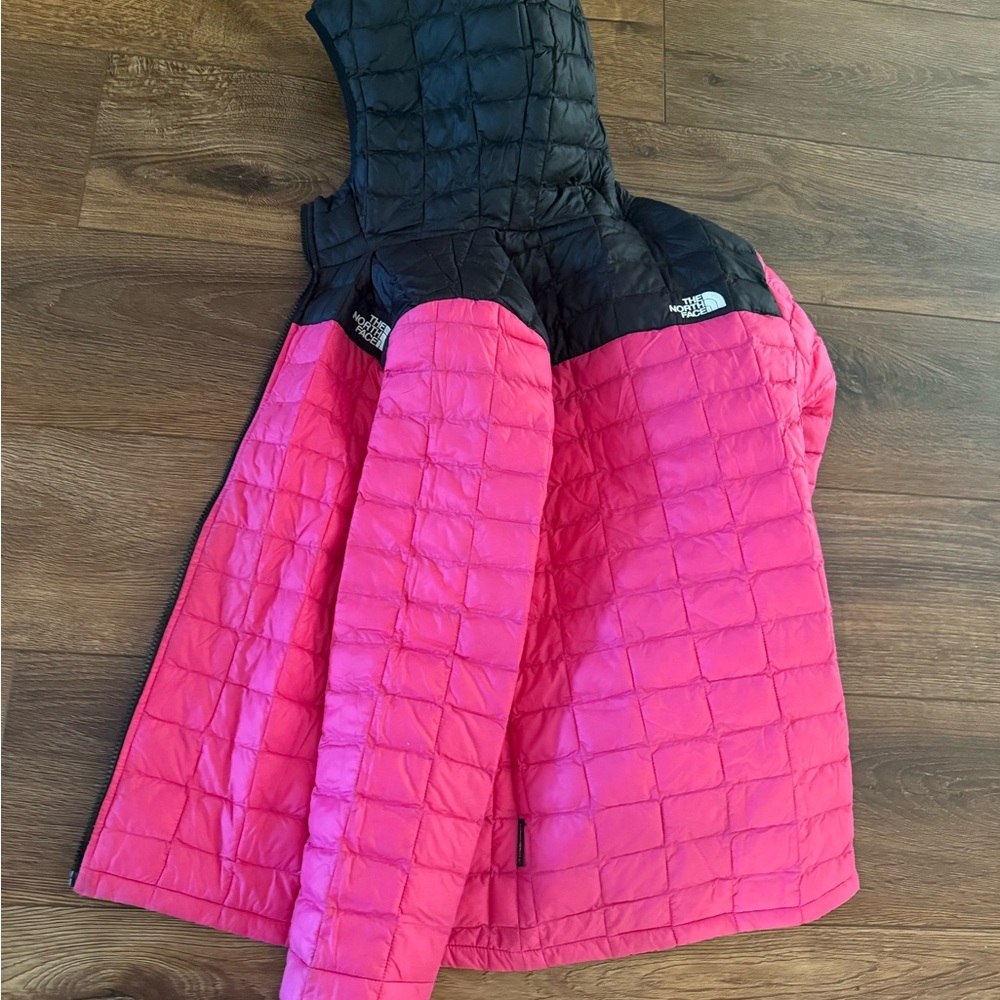 The North Face Kids Puffer Jacket in Black and Pink